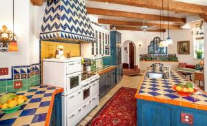 Ανακατέψτε της παράδοσης στα σπίτια του Μαρόκου. Γιατί ποτέ δεν πάστα πάνω ταπετσαρία τοίχων