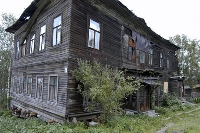 Ένα παράδειγμα του παλιού σπιτιού (πηγή εικόνας - Yandex-φωτογραφίες)