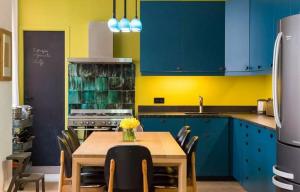 Εντυπωσιακή συνδυασμό χρωμάτων για την κουζίνα σας. 6 σικ συνδυασμούς χρωμάτων