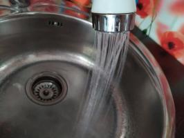 Μυστικά εξοικονόμησης νερού: πώς να πληρώσει για το νερό είναι 5 φορές μειώσει τη χρήση της τουαλέτας, συσκευές