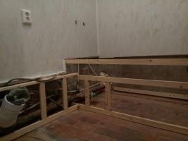 Μεταμόρφωση θαμπό μπάνιο σε ένα τακτοποιημένο μπάνιο. Οικονομική επισκευή. PVC πάνελ: η εγκατάσταση των τοίχων και της οροφής.