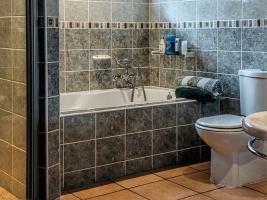 Πώς να καθαρίσετε τη λεκάνη της τουαλέτας για ουροποιητικού πέτρα