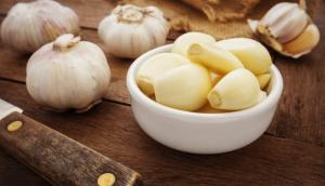 3 λόγοι που θα σας κάνουν να φάει σκόρδο κάθε μέρα