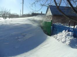 Απλοί τρόποι για να καθαρίσετε το χιόνι στην αυλή, ώστε να μην υπερβαίνετε