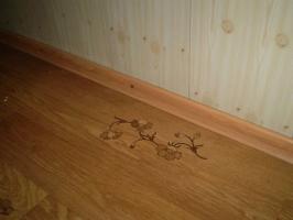 Μονώστε το πάτωμα σε ένα ξύλινο σπίτι