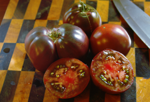 5 ποικιλίες από νόστιμα ντομάτες με βιολετί νότες