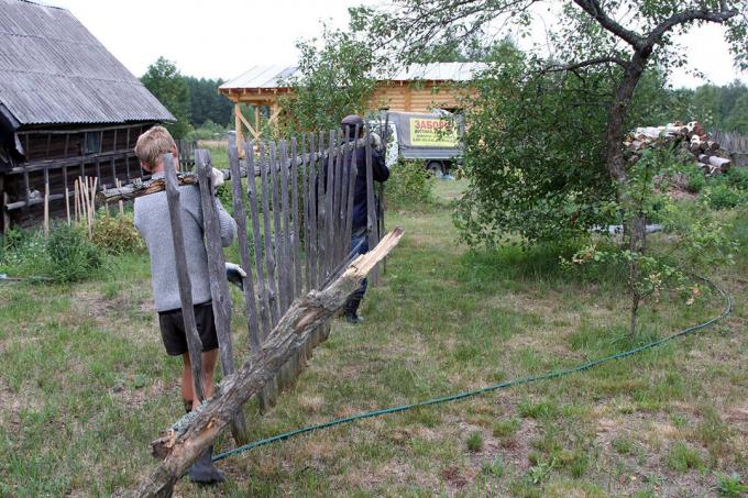 Θα διαλυθεί το παλιό ξύλινο φράχτη.