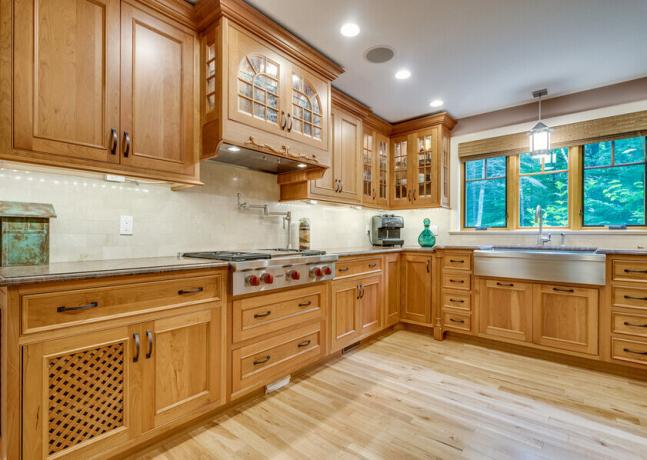 Πώς και τι να φροντίδας για ξύλινα ντουλάπια της κουζίνας; 